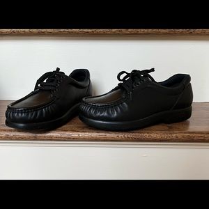 SAS. new in box, black soft leather, lace-up moccasin shoe. Size women’s 8 WW.